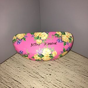 BETSEY JOHNSON Accessories - 🆕🎀BETSEY JOHNSON SUN GLASS OR REGULAR GLASS CASE BETSEY JOHNSON Accessories - 🆕🎀BETSEY JOHNSON SUN GLASS OR REGULAR GLASS CASE